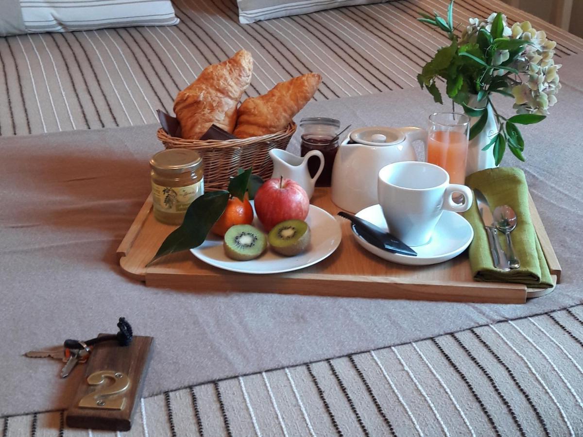 Logis Hotel Restaurant La Barguillere Saint-Pierre-de-Rivière المظهر الخارجي الصورة