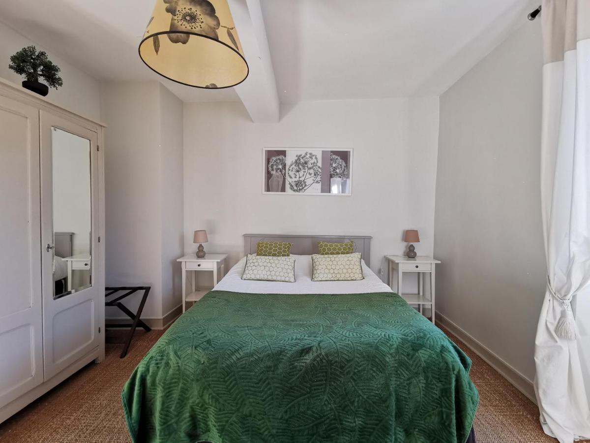 Logis Hotel Restaurant La Barguillere Saint-Pierre-de-Rivière المظهر الخارجي الصورة
