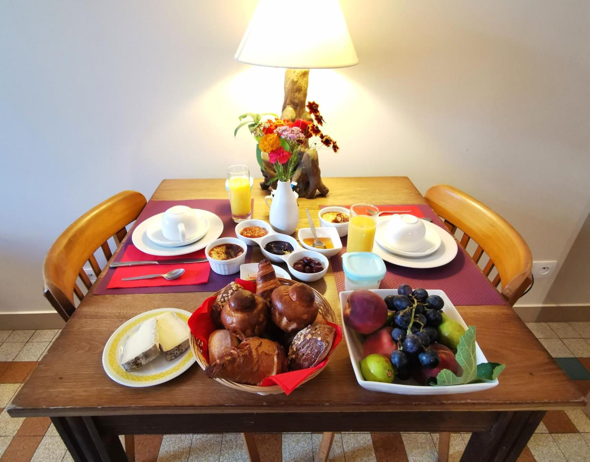 Logis Hotel Restaurant La Barguillere Saint-Pierre-de-Rivière المظهر الخارجي الصورة
