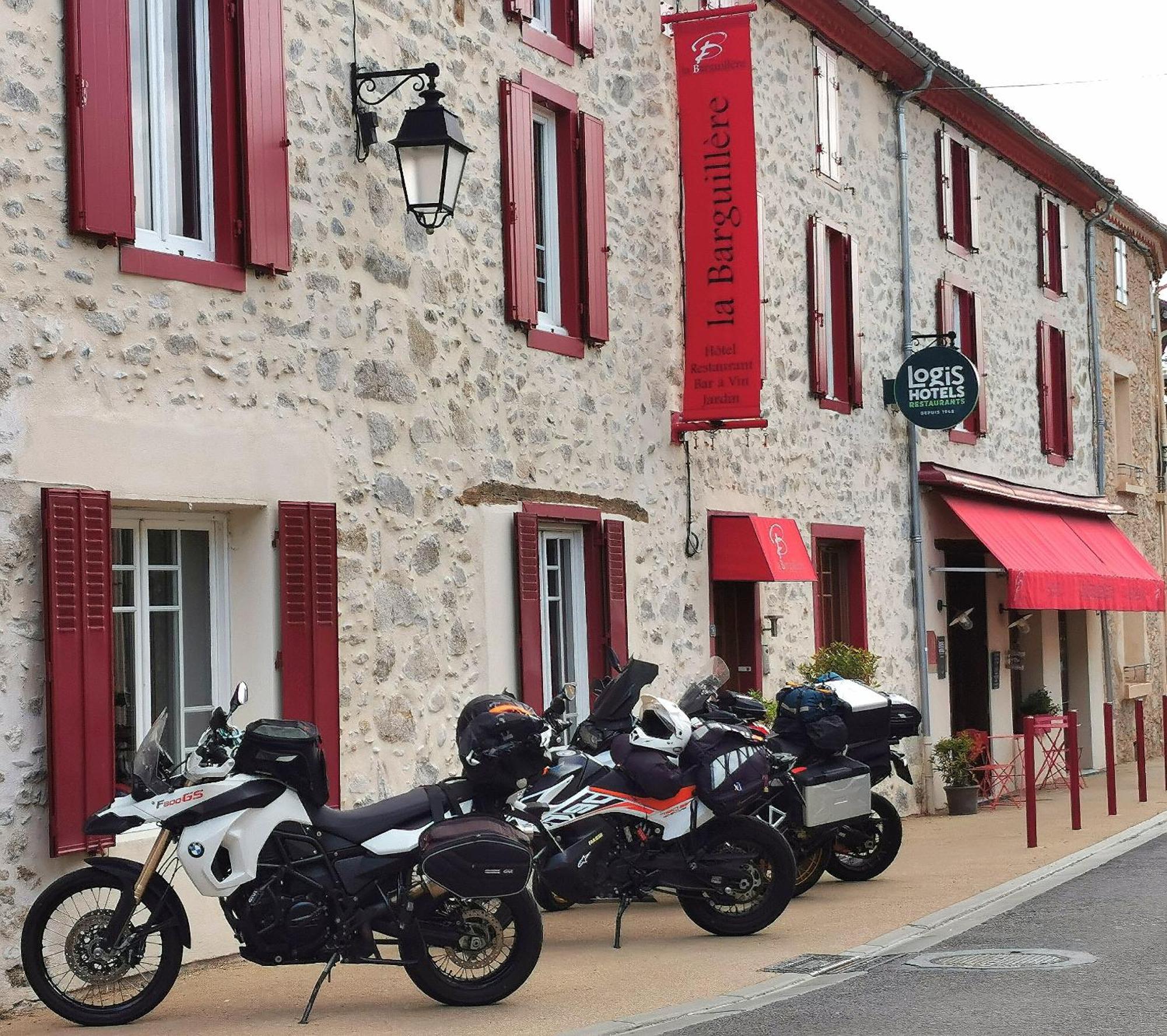 Logis Hotel Restaurant La Barguillere Saint-Pierre-de-Rivière المظهر الخارجي الصورة