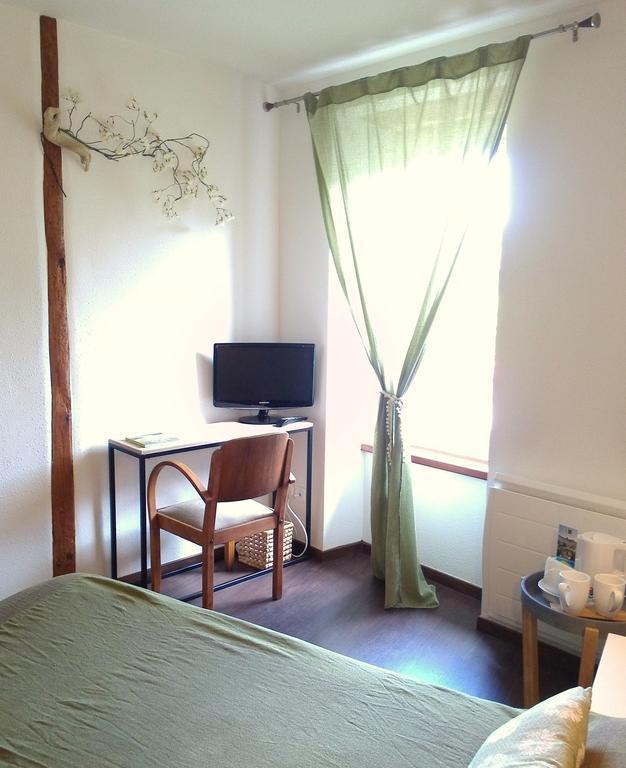 Logis Hotel Restaurant La Barguillere Saint-Pierre-de-Rivière المظهر الخارجي الصورة